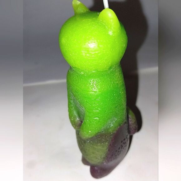 Hand crafted limited edition tall catcandle from our Cat Lady candle collection - Picture 4 of 6